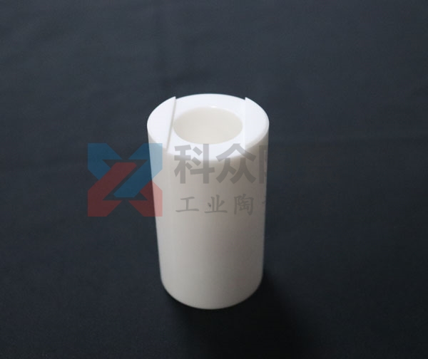 高鋁陶瓷耐磨管是什么？它的優(yōu)點(diǎn)在哪？